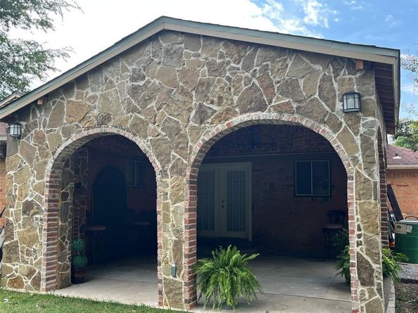 1352  Gillette Street , Dallas Texas 75217