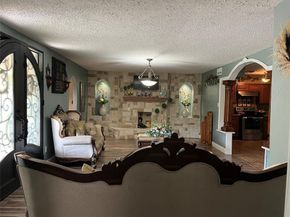 1352  Gillette Street , Dallas Texas 75217