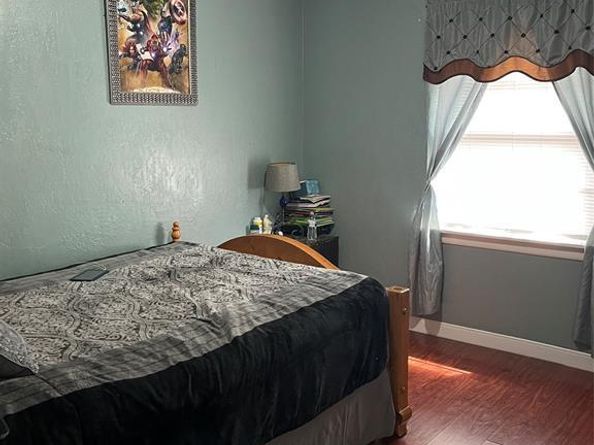 1352  Gillette Street , Dallas Texas 75217