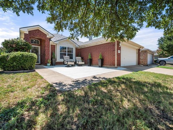 7268  Retriever Lane , Fort Worth Texas 76120