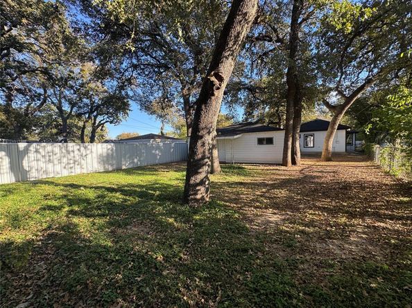 5028  Sherwood Drive , River Oaks Texas 76114