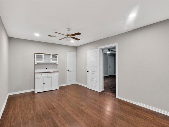 2123  San Pablo Drive , Dallas Texas 75227