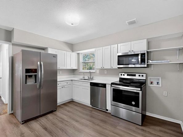 2123  San Pablo Drive , Dallas Texas 75227