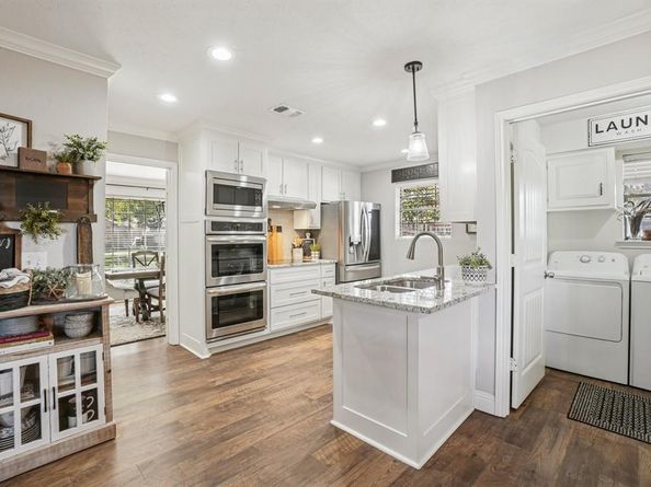 951  Crestwood Circle , Flower Mound Texas 75028