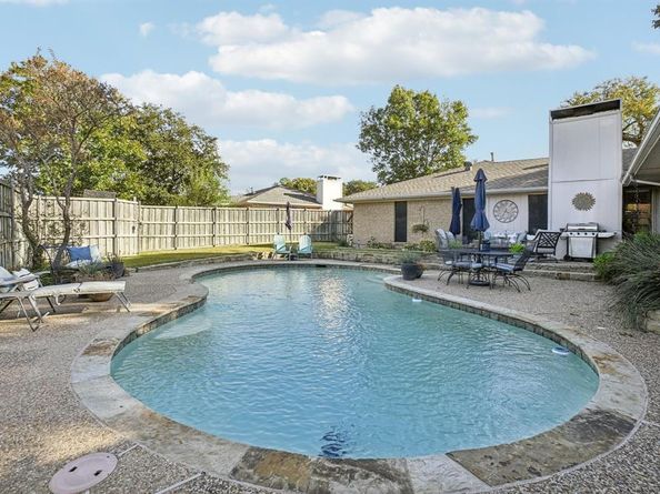 951  Crestwood Circle , Flower Mound Texas 75028