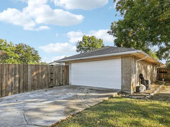 951  Crestwood Circle , Flower Mound Texas 75028