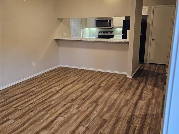 1719  Crest Grove Drive , Arlington Texas 76012