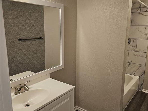 1719  Crest Grove Drive , Arlington Texas 76012