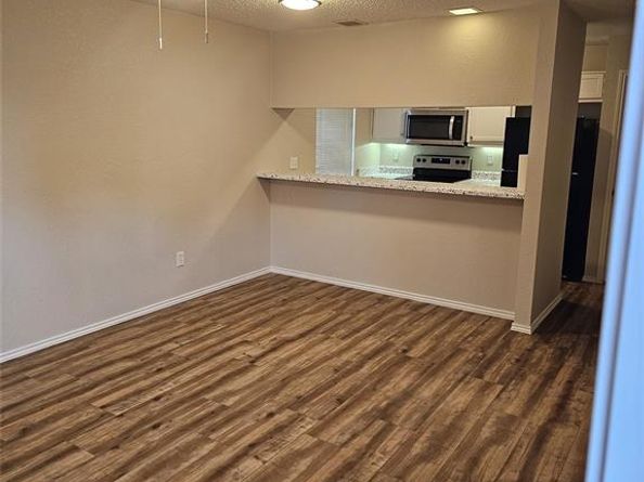 1719  Crest Grove Drive , Arlington Texas 76012