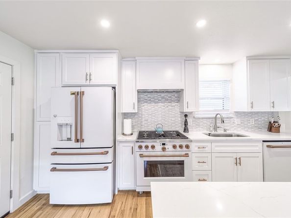 5837  Clendenin Avenue , Dallas Texas 75228