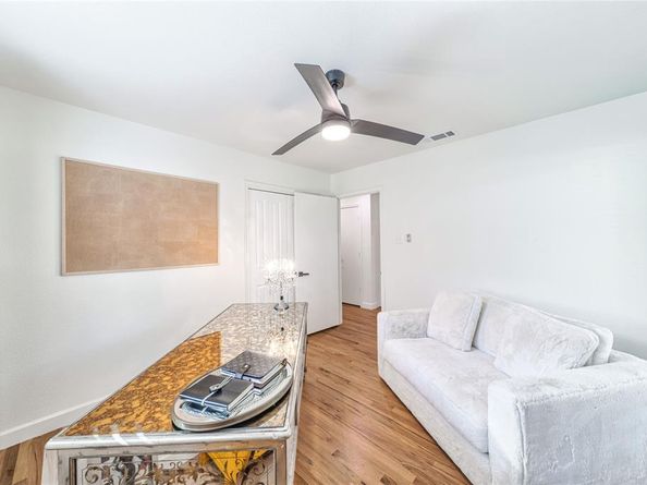 5837  Clendenin Avenue , Dallas Texas 75228