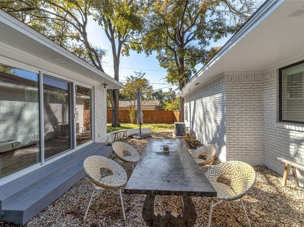 5837  Clendenin Avenue , Dallas Texas 75228