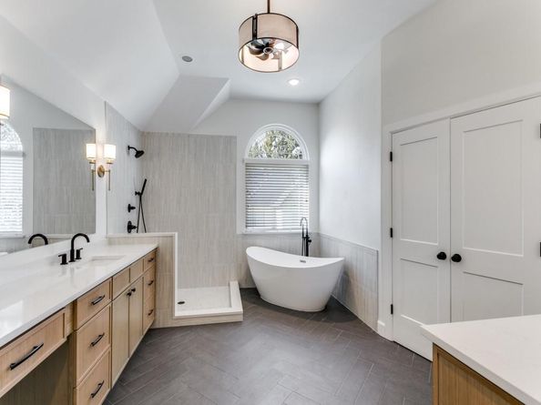 1041  Woodbriar Drive , Grapevine Texas 76051