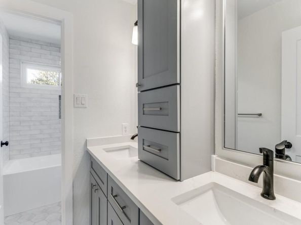 1041  Woodbriar Drive , Grapevine Texas 76051