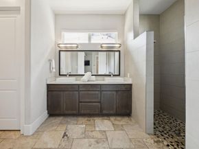 107 W PEACH Street , Grapevine Texas 76051