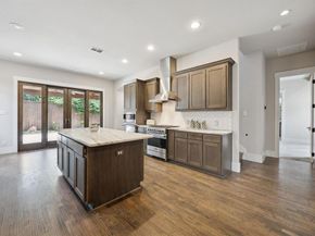 107 W PEACH Street , Grapevine Texas 76051