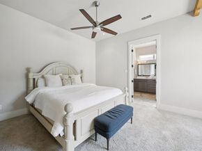 107 W PEACH Street , Grapevine Texas 76051