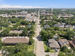 107 W PEACH Street , Grapevine Texas 76051