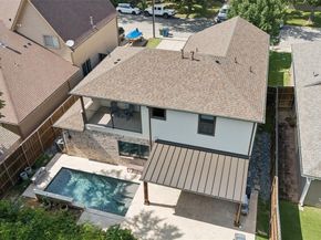 107 W PEACH Street , Grapevine Texas 76051