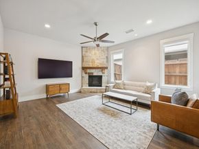 107 W PEACH Street , Grapevine Texas 76051