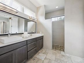 107 W PEACH Street , Grapevine Texas 76051