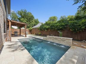 107 W PEACH Street , Grapevine Texas 76051