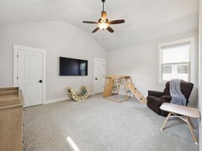 107 W PEACH Street , Grapevine Texas 76051