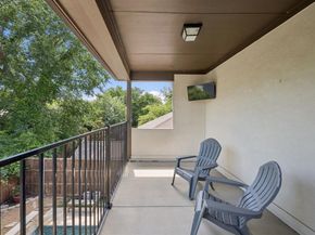 107 W PEACH Street , Grapevine Texas 76051