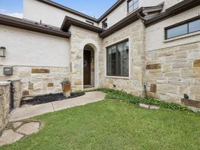 107 W PEACH Street , Grapevine Texas 76051