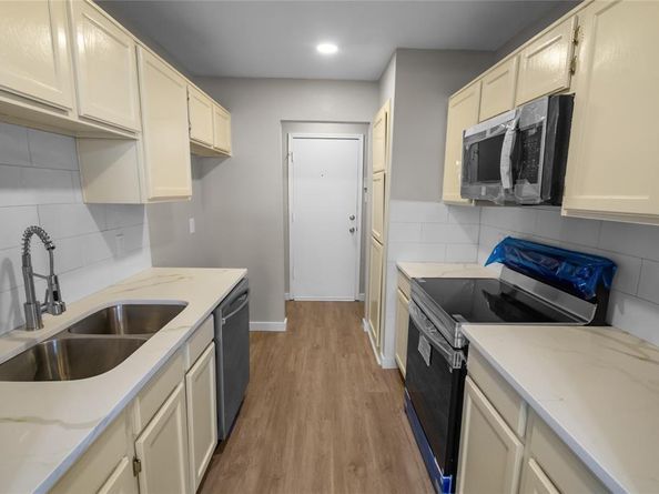 5711  Congressional Drive , Arlington Texas 76018