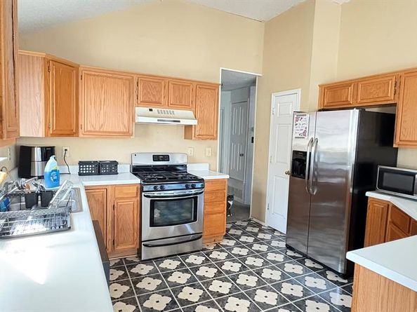 927  Rio Vista Lane , Arlington Texas 76017