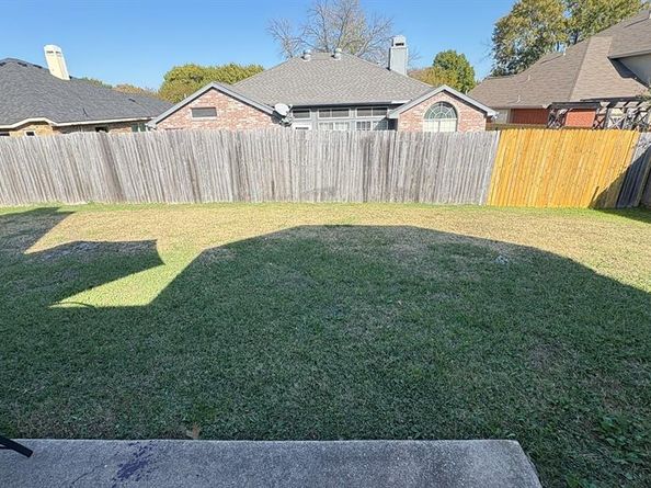 927  Rio Vista Lane , Arlington Texas 76017