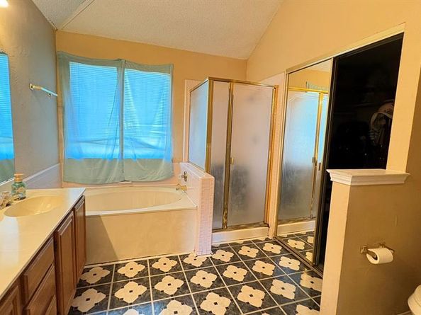 927  Rio Vista Lane , Arlington Texas 76017