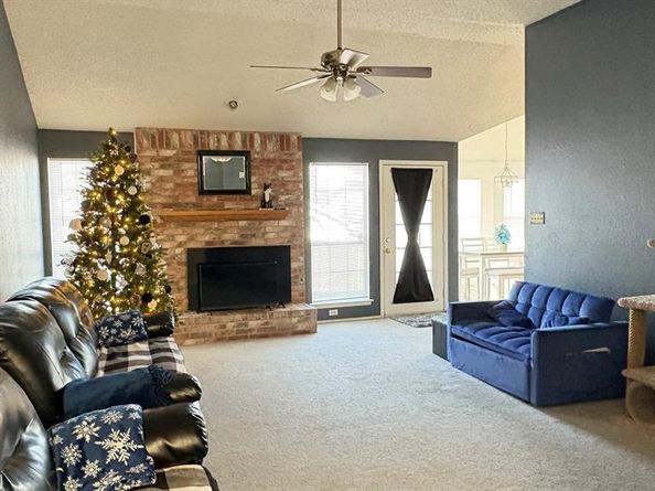 927  Rio Vista Lane , Arlington Texas 76017