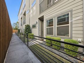 4226  Roseland Avenue  203, Dallas Texas 75204