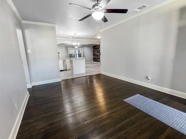 5709 N Schilder Drive , River Oaks Texas 76114