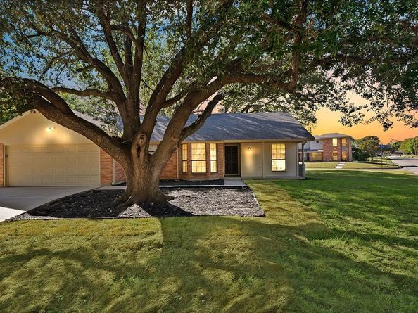 5300  Stagetrail Drive , Arlington Texas 76017