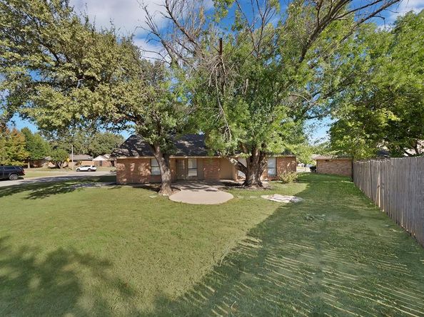 5300  Stagetrail Drive , Arlington Texas 76017