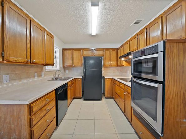 5300  Stagetrail Drive , Arlington Texas 76017