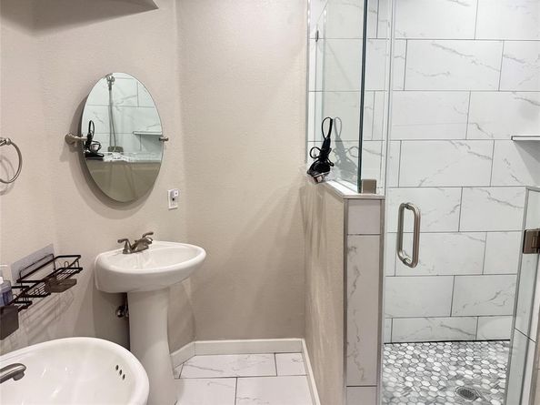 1022  Wayne Street , Dallas Texas 75223