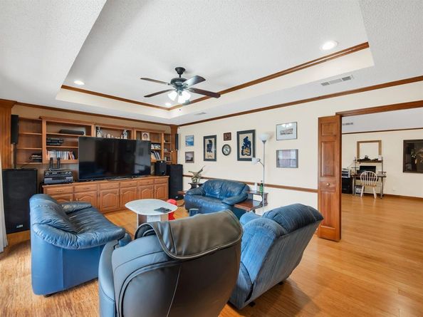 10211  Shadow Way , Dallas Texas 75243