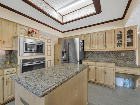 10211  Shadow Way , Dallas Texas 75243