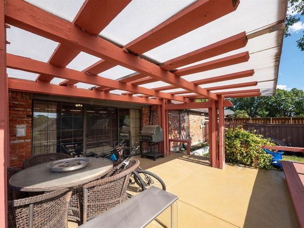 10211  Shadow Way , Dallas Texas 75243