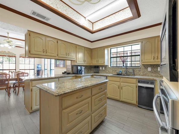 10211  Shadow Way , Dallas Texas 75243