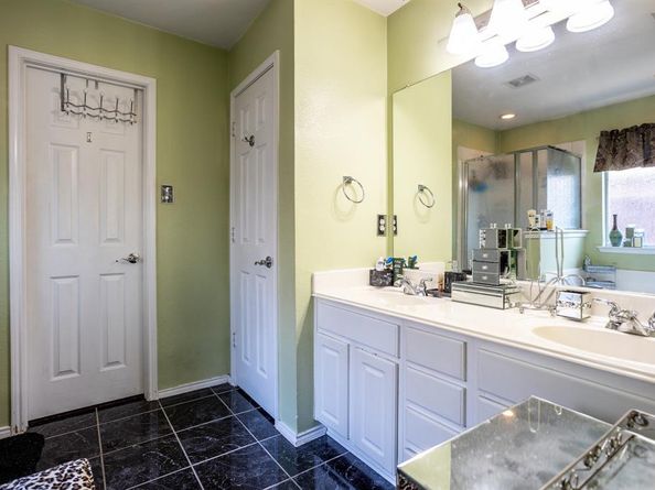 928  Trinity Drive , Lancaster Texas 75146