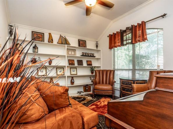 928  Trinity Drive , Lancaster Texas 75146