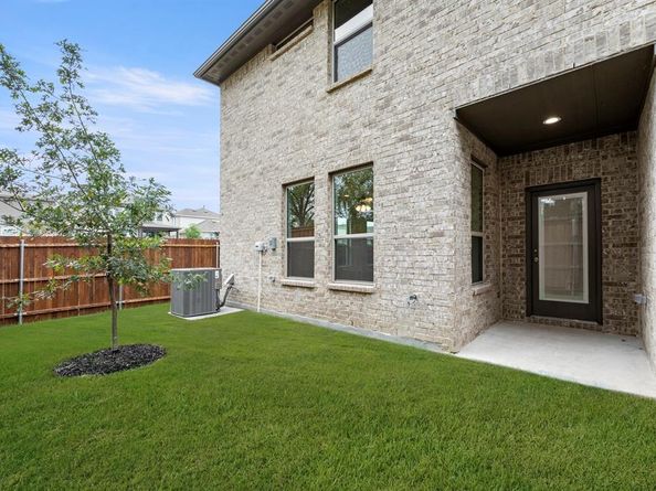 6949  Mustang Isle Drive , Dallas Texas 75228