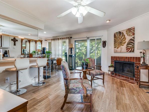 2505  Wedglea Drive  223, Dallas Texas 75211