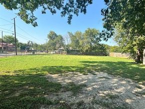 3801 E Berry Street , Fort Worth Texas 76105