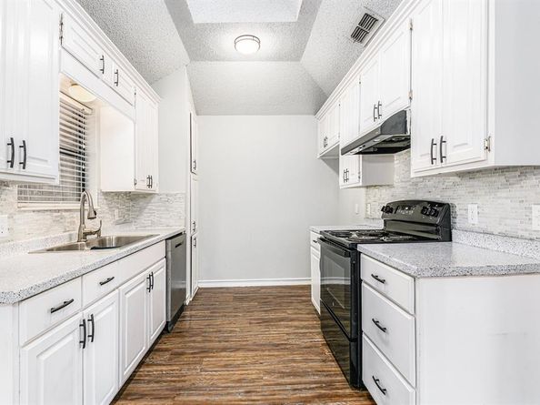 1852  Kings Canyon Circle , Fort Worth Texas 76134